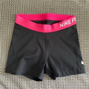 Women’s Nike Pro shorts in black, size S. In great condition.